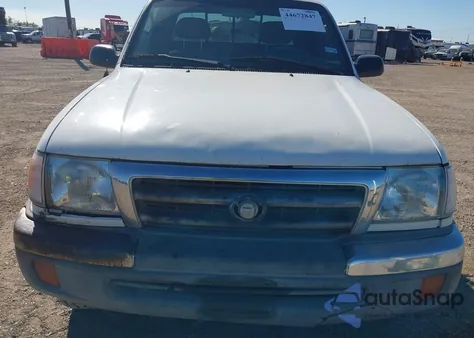 2000 Toyota Tacoma Prerunner z USA, uszkodzony, nr VIN 4TASM92NXYZ637099